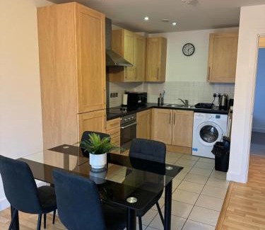 Stratford and New Town Apartment | Spacious 2 Bedrooms Apartment In Stratford