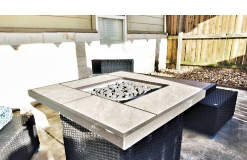 Wellborn House | Spacious - 2 BR & 2 BA - Mins from TAMU