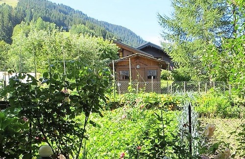 Areches Apartment | Spacious 2-BR Apartment for 4 in Heart of Arêches - Terrace, Parking & Ski Storage