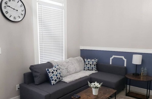 Ludlow House | Spacious 2 BR home minutes from Downtown Cincy!