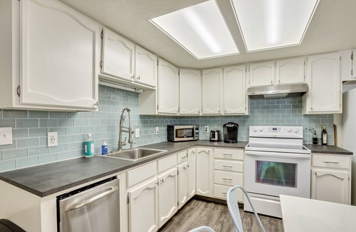 Cottonwood Heights House | Spacious-2 Hot Tubs-close to 4 ski resorts!