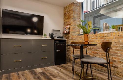 Downtown Hotel | Spacious 2 King Suites - The Finnley Hotel