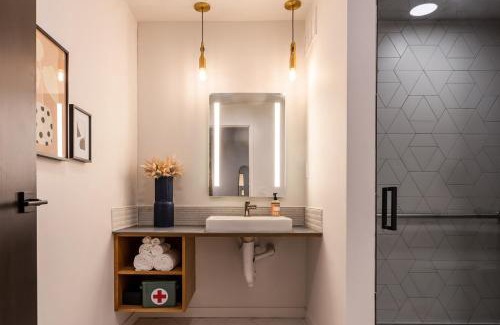 Downtown Hotel | Spacious 2 King Suites - The Finnley Hotel