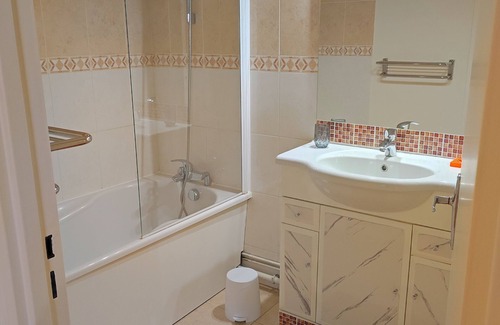 Garches Apartment | Spacious 2-room apartment with terrace