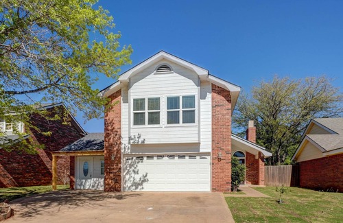 Lubbock House | Spacious 2-story house in a quiet residential neighborhood