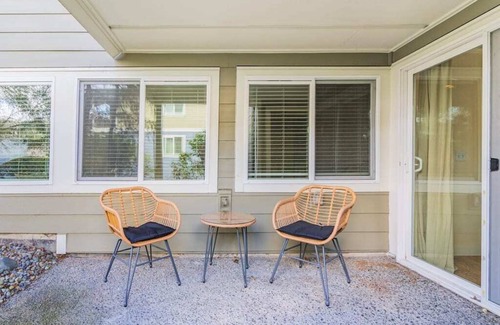 Grass Lawn Apartment | Spacious 2B2B Condo near downtown & Microsoft