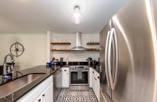 West End Apartment | Spacious 2bd/2bath w optional private parking/sleeps up to 8