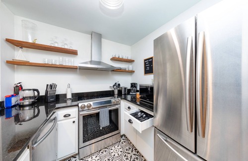 West End Apartment | Spacious 2bd/2bath w optional private parking/sleeps up to 8
