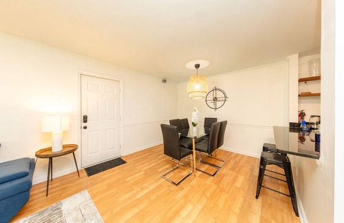 West End Apartment | Spacious 2bd/2bath w optional private parking/sleeps up to 8