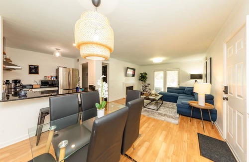 West End Apartment | Spacious 2bd/2bath w optional private parking/sleeps up to 8