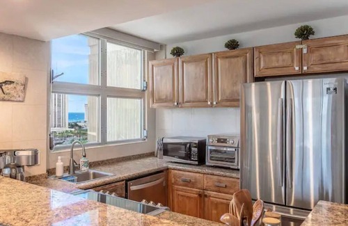 Waikiki Condo | Spacious 2bd/2br with ocean and panoramic views!