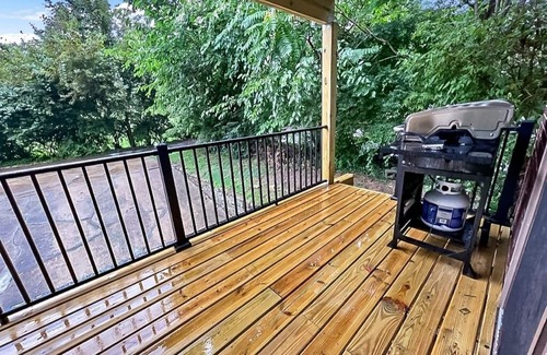 Oakley House | Spacious 2bd/2bth/2cargrg single lvl in Oakley