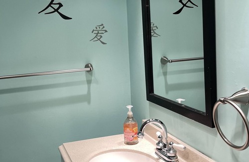 Western House | Spacious 2bed/1bath private suite near U of O with ductless heat/AC