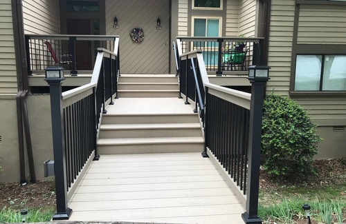 Salem Condo | Spacious 2BR/2.5 BA condo steps to lake, DOG FRIENDLY!