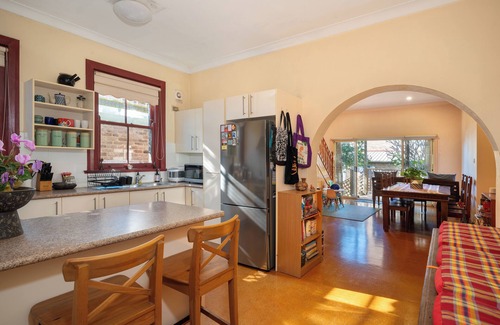 Marrickville House | Spacious 2BR, 2BA Creative Haven Near Cafes, Music + Art