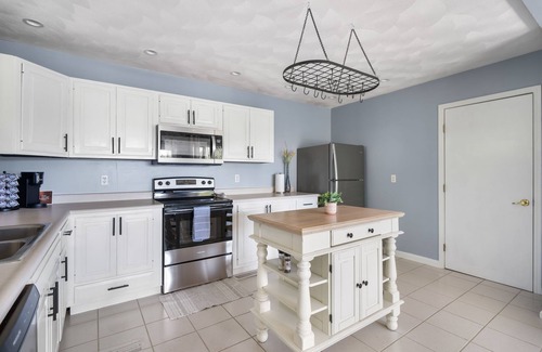 East Peoria Apartment | Spacious 2BR/2BA East Peoria Apt