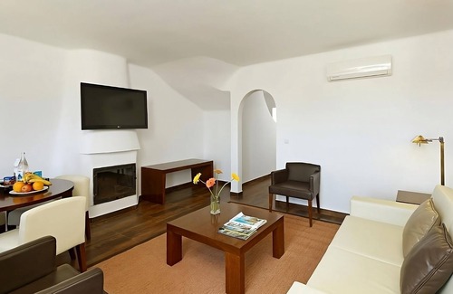 Albufeira Hotel | Spacious 2BR Apartment with Private Balcony & Kitchen! Pools, Beach Access!