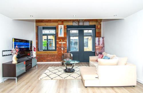 Moffat Apartment | Spacious 2BR Apartment for Family and Contractors, Free Parking & WiFi
