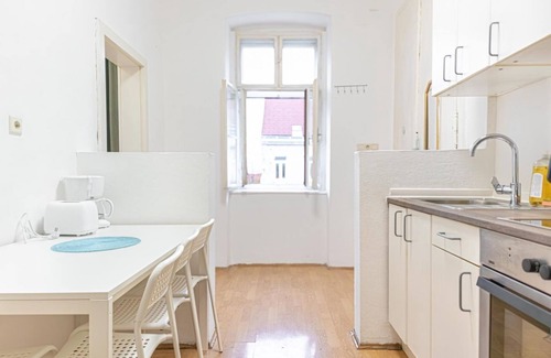Neulerchenfeld Apartment | Spacious 2BR Apt. @ Wiener Stadthalle/Well Located