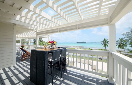 Governor's Harbour Apartment | Spacious 2BR 2BA Upstairs Designer Apartment Suite