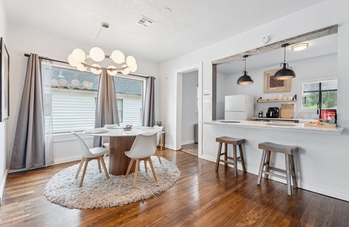 Central Oklahoma City House | Spacious 2BR Bungalow | $2000 monthly | Full Kitchen + Laundry #09