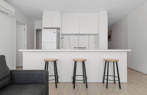 Southbank Apartment | Spacious 2BR City Apt, Panoramic Views & Parking