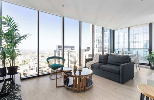 Southbank Apartment | Spacious 2BR City Apt, Panoramic Views & Parking