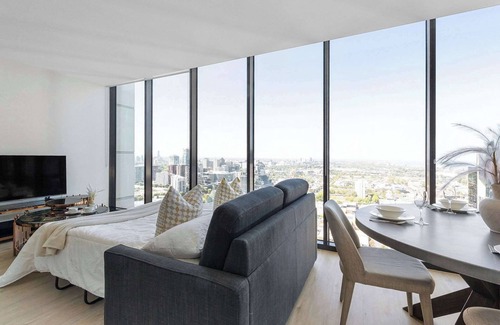 Southbank Apartment | Spacious 2BR City Apt, Panoramic Views & Parking