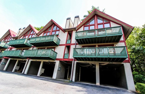 Helen Condo | Spacious 2BR Condo Walk to Downtown Helen