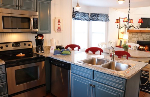 Branson Condo | Spacious 2BR Cottage w/Spa Tub & Fireplace