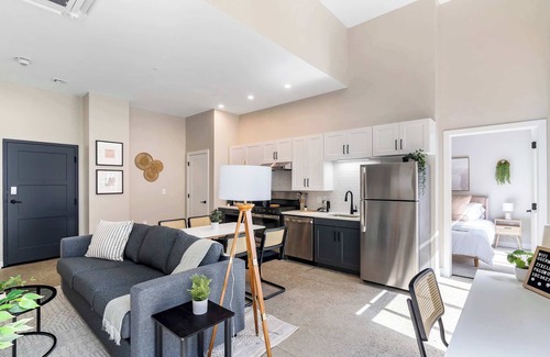 Downtown Cincinnati Apartment | Spacious 2BR CozySuites OTR Downtown #12