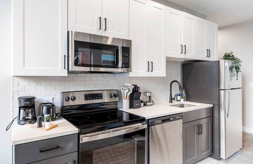 Downtown Cincinnati Apartment | Spacious 2BR CozySuites | OTR Downtown #14