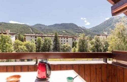 La Salle-les-Alpes Apartment | Spacious 2BR Duplex with Balcony & Parking, 700m from Slopes – Sleeps 6, Pets Welcome