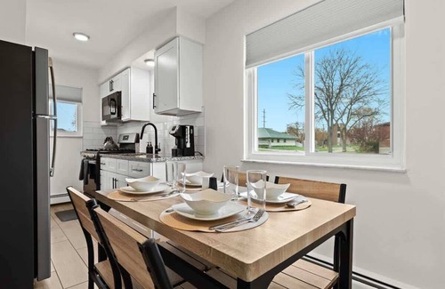 Mount Clemens Apartment | Spacious 2BR Flat | King Bed | Downtown Mt.Clemens