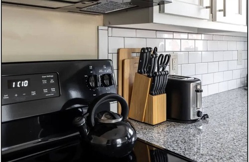 Louisville House | Spacious 2BR Home! Min to Fairgrounds and UofL!