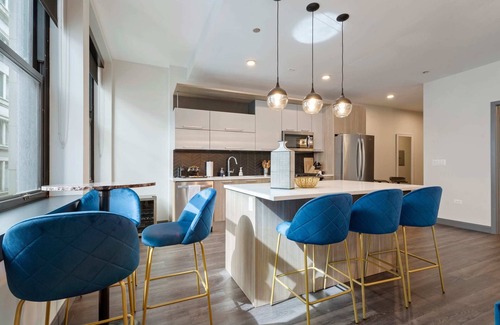 Downtown Chicago Apartment | Spacious 2BR in The Loop + 5-Star Comfort