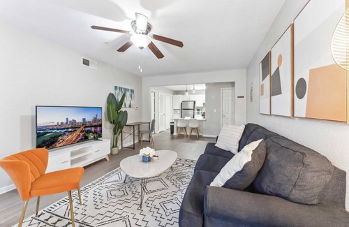 Pleasant Valley Apartment | Spacious 2BR King Suite w Gym close to DT