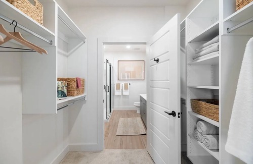 Downtown Houston Apartment | Spacious 2BR Luxury Home @ Walkable to Downtown Skyline Views