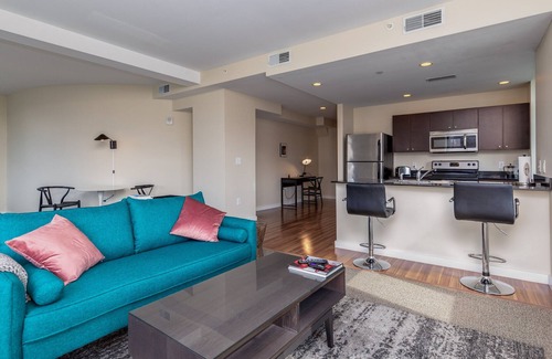 Downtown West Apartment | Spacious 2BR Near Arch, Dome, DT | Free Parking + Rooftop | Zencity