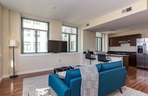 Downtown West Apartment | Spacious 2BR Near Arch, Dome, DT | Free Parking + Rooftop | Zencity