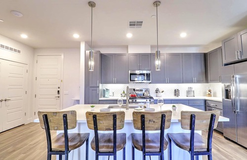 Thunderbird Industrial Airpark Condo | Spacious 2BR | Old Town Scottsdale |POOL & Parking
