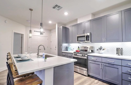 Thunderbird Industrial Airpark Condo | Spacious 2BR | Old Town Scottsdale |POOL & Parking