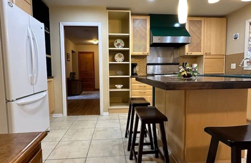 Fletcher House | Spacious 2BR retreat with Mtn view. Pets allowed