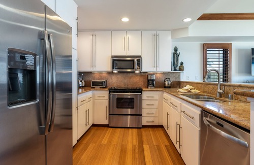 Wailua Condo | Spacious 2BR | Saltwater Pool | Walk to Restaurants | No Fees