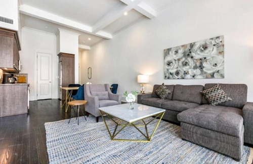Central Business District Condo | Spacious 2BR w/Canal Views|Walk to Bourbon St