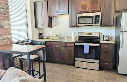 Central West End Apartment | Spacious 2BR w/King Bed & Parking – Near BJC&SLU