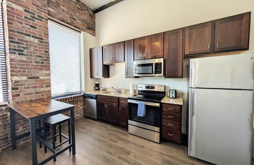 Central West End Apartment | Spacious 2BR w/King Bed & Parking – Near BJC&SLU