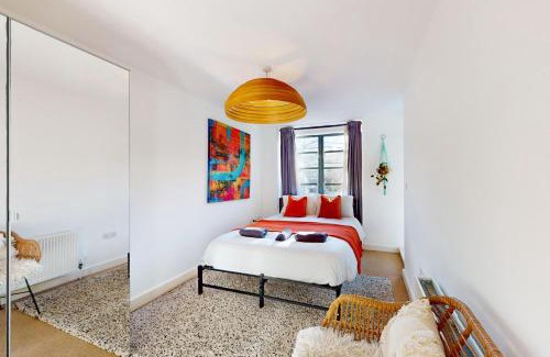 De Beauvoir Apartment | Spacious 2BR With Private Balcony on Regent's Canal