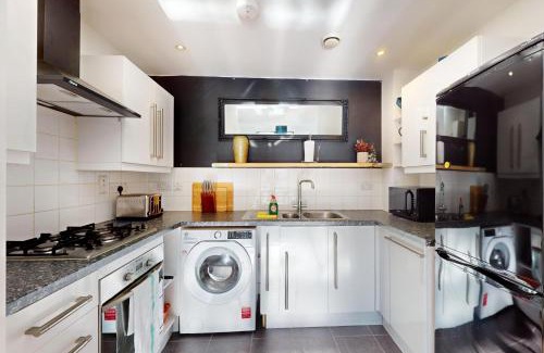 De Beauvoir Apartment | Spacious 2BR With Private Balcony on Regent's Canal
