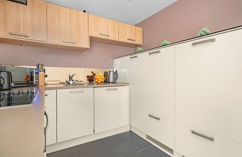 Kings Cross St. Pancras Apartment | Spacious 2BR with Terrace by King's Cross